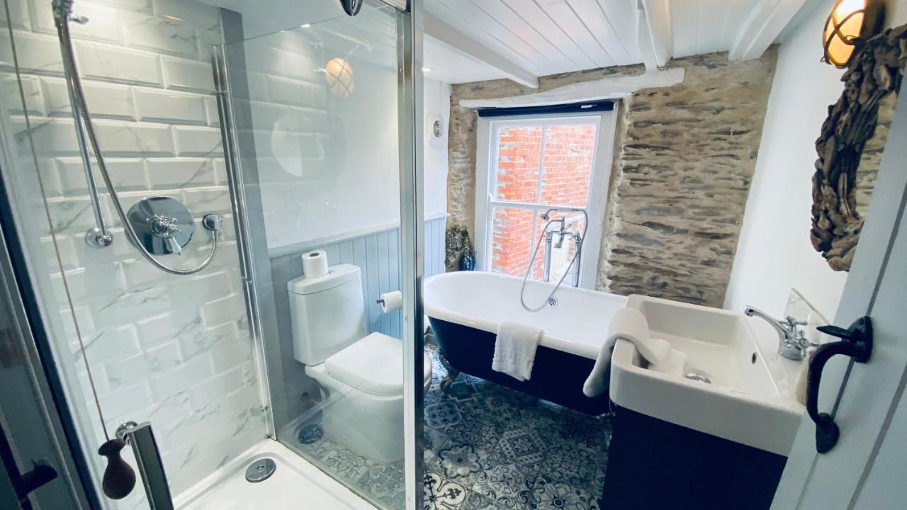 Spindrift Is A Beautiful Newly Refurbished Three Bedroom Private Family House Located On The Old Harbour And The Coastal Path In The Heart Of Beautiful Polperro Ngoại thất bức ảnh