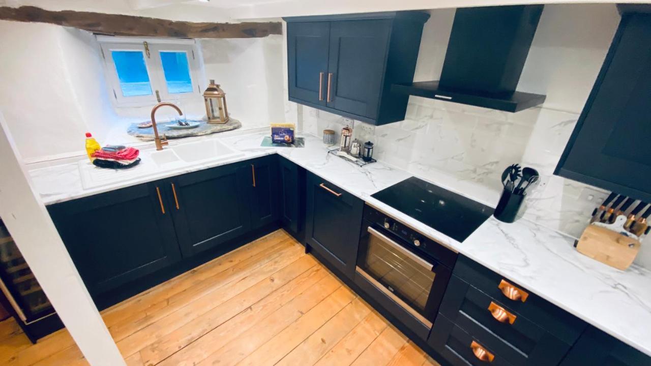 Spindrift Is A Beautiful Newly Refurbished Three Bedroom Private Family House Located On The Old Harbour And The Coastal Path In The Heart Of Beautiful Polperro Ngoại thất bức ảnh